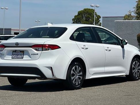 Certified 2022 Toyota Corolla LE FWD image 2