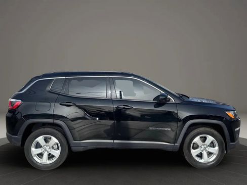 Used 2020 Jeep Compass Latitude w/ Cold Weather Group AWD/4WD image 8