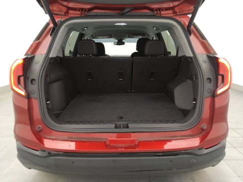 Used 2022 GMC Terrain SLE w/ Driver Convenience Package image 29