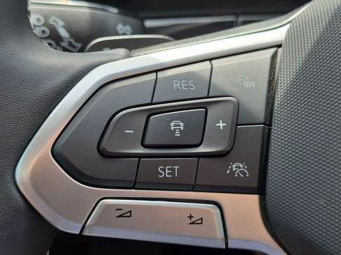 Used 2024 Volkswagen Atlas SEL AWD/4WD image 19