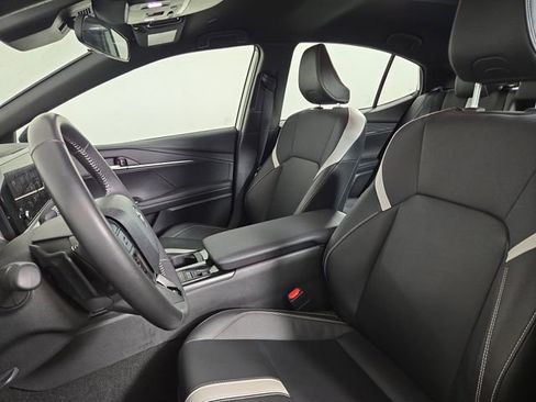 Used 2025 Toyota Camry SE image 13