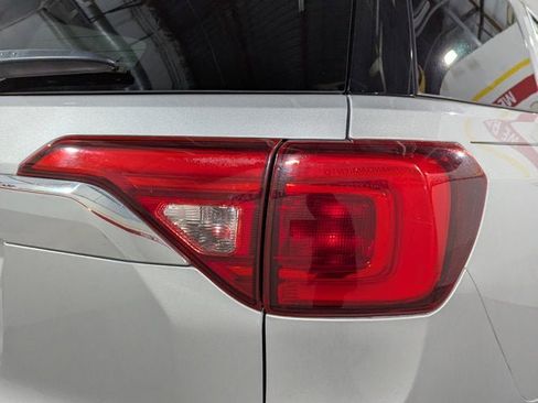 Used 2018 GMC Acadia SLE image 49