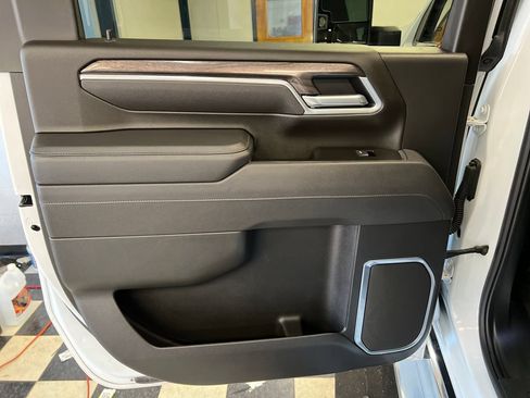 Used 2025 Chevrolet Silverado 2500 LTZ AWD/4WD image 46
