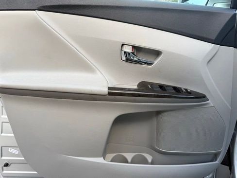 Used 2013 Toyota Venza LE w/ LE Convenience Pkg image 22