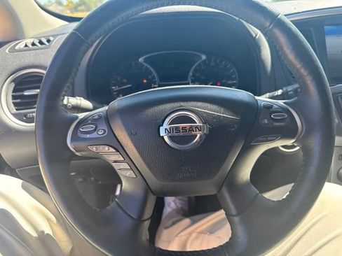 Used 2020 Nissan Pathfinder SL AWD/4WD image 16
