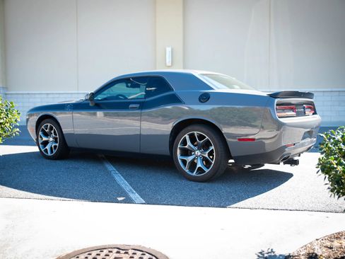 Used 2017 Dodge Challenger SXT image 6