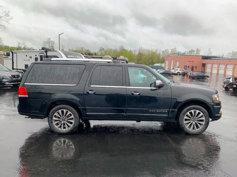 Used 2016 Lincoln Navigator L Select AWD/4WD image 3