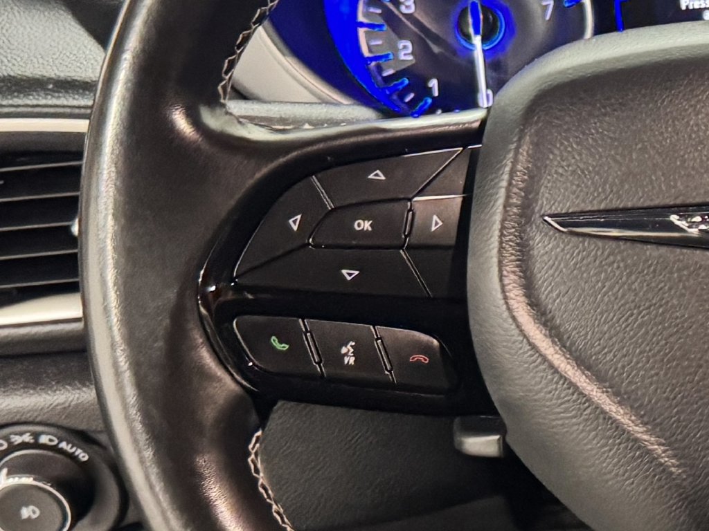 Used 2020 Chrysler Pacifica Touring w/ S Appearance Package FWD image 5