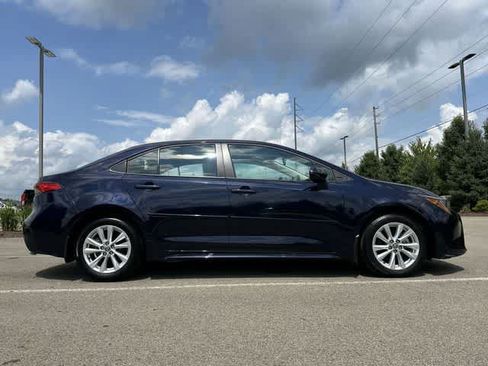 Used 2025 Toyota Corolla LE w/ LE Premium Package FWD image 3