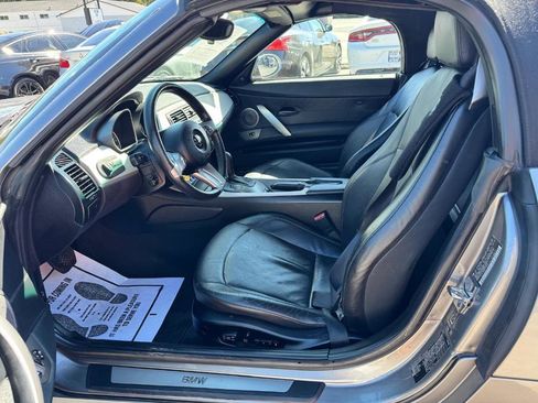 Used 2004 BMW Z4 2.5i image 12