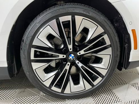 Used 2025 BMW 530i xDrive w/ Premium Package image 24