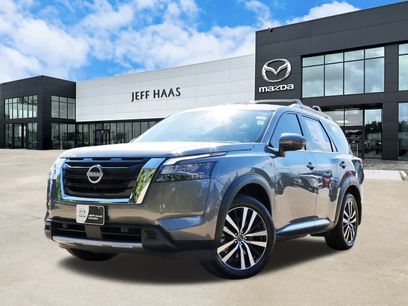 Used 2025 Nissan Pathfinder Platinum w/ Cargo Package