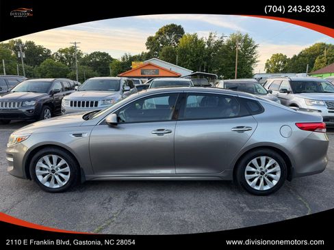 Used 2018 Kia Optima EX w/ Premium Package FWD image 4
