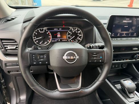 Used 2025 Nissan Rogue SV FWD image 30