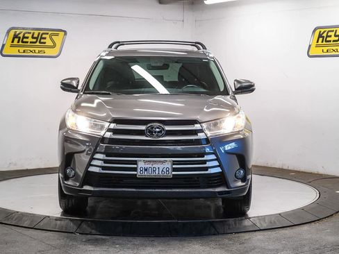 Used 2019 Toyota Highlander XLE image 6
