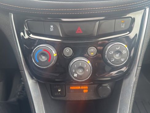 Used 2018 Chevrolet Trax Premier w/ Midnight Edition image 32