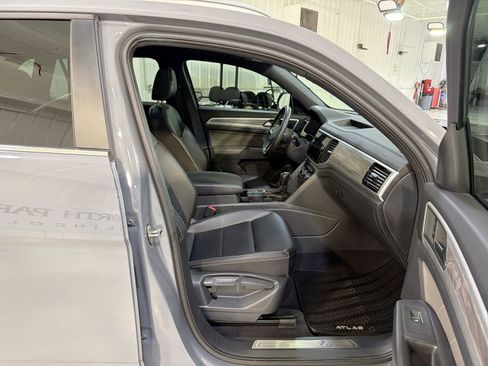 Used 2022 Volkswagen Atlas Cross Sport SE FWD image 28
