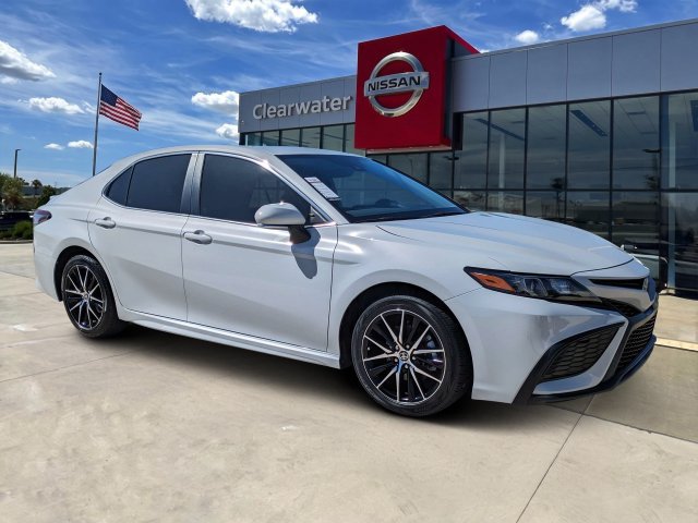 Used 2023 Toyota Camry SE FWD image 1