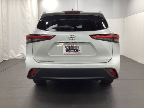 Used 2022 Toyota Highlander LE image 9
