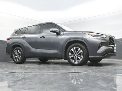 Used 2022 Toyota Highlander XLE image 44