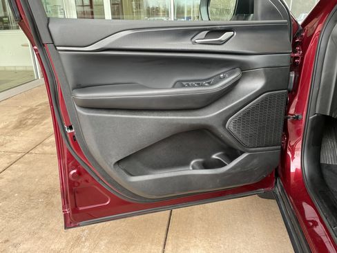 Used 2023 Jeep Grand Cherokee Laredo w/ MOPAR Finishing Package image 14