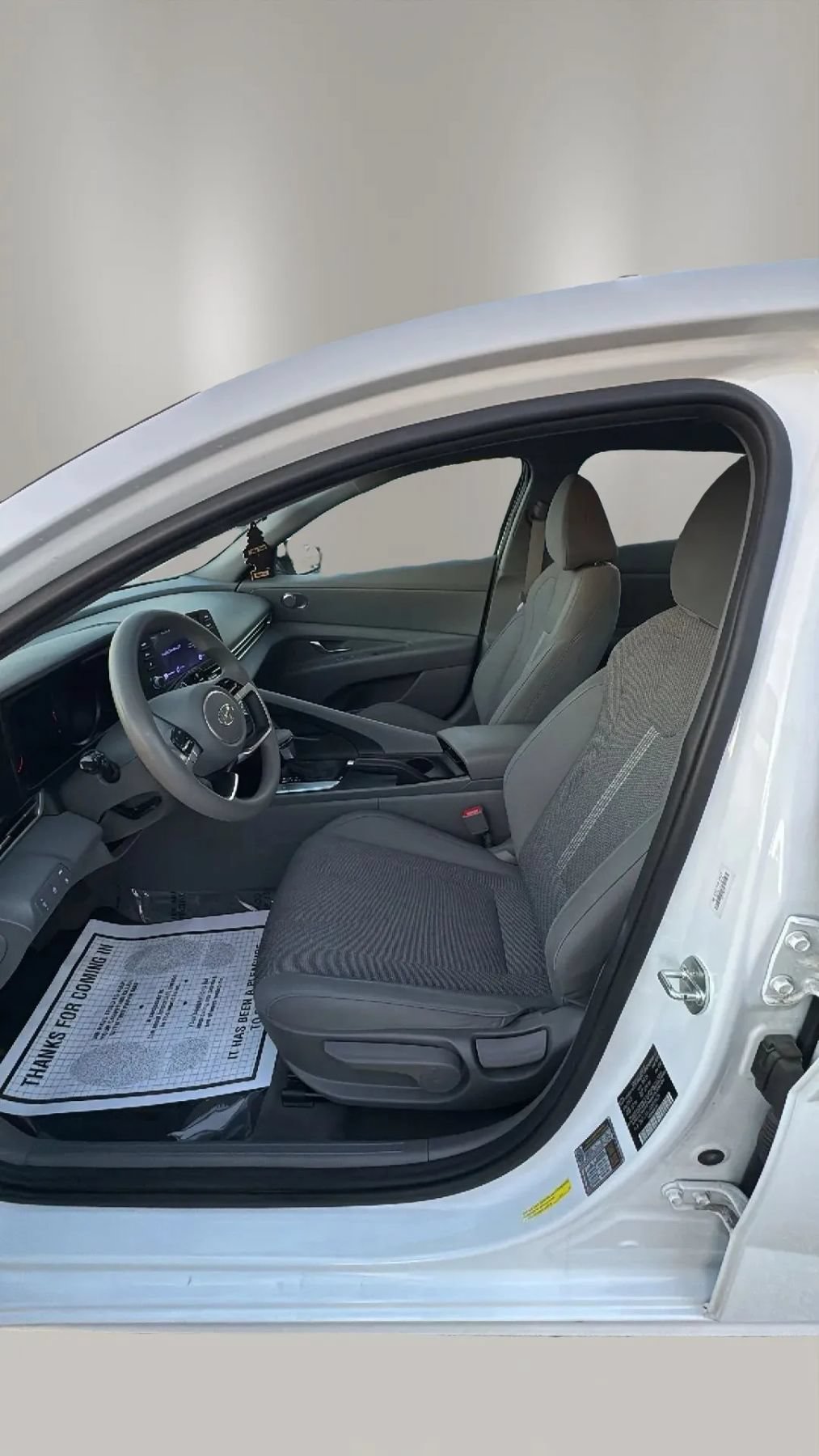 Used 2021 Hyundai Elantra SE FWD image 9