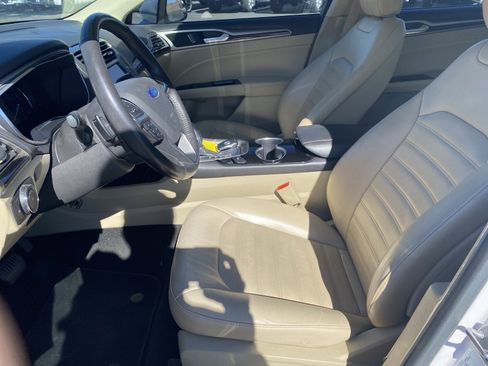 Used 2016 Ford Fusion SE w/ Equipment Group 202A image 9