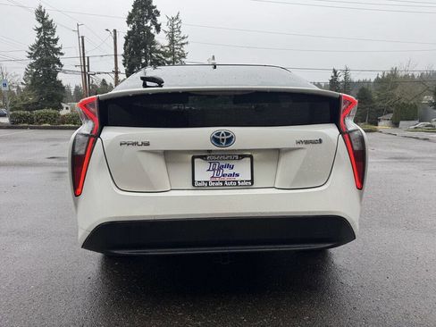 Used 2017 Toyota Prius Two w/ Carpet Mat Package image 8