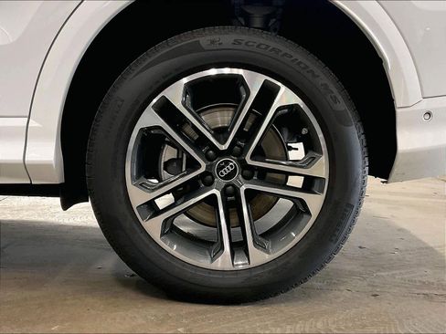 Certified 2025 Audi Q5 Premium w/ Convenience Package AWD/4WD image 11