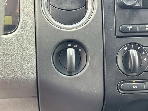 Used 2005 Ford F150 XLT image 22