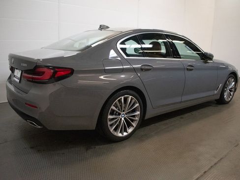 Used 2022 BMW 530i xDrive w/ Premium Package AWD/4WD image 4