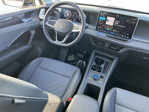 New 2026 Volkswagen Tiguan SE image 10