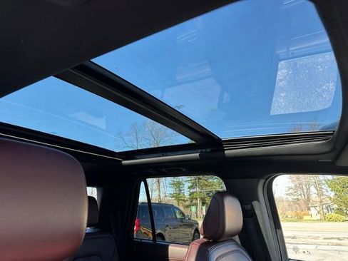 Used 2024 Ford Expedition Limited image 17