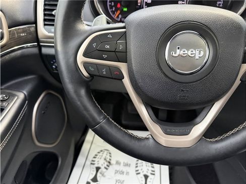 Used 2017 Jeep Grand Cherokee Overland w/ Jeep Active Safety Group image 38
