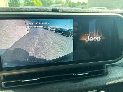 Used 2025 Jeep Wrangler Unlimited Sport AWD/4WD image 24