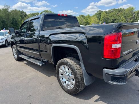 Used 2017 GMC Sierra 2500 Denali w/ Snow Plow Prep Package AWD/4WD image 10