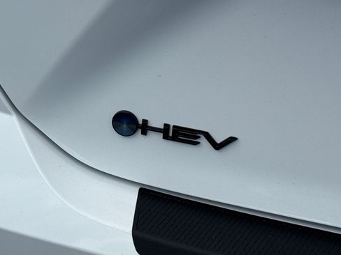 New 2026 Toyota Camry Hybrid FWD image 10