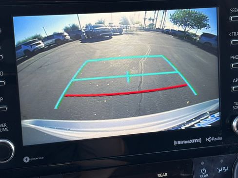 Used 2022 Toyota Highlander LE image 24