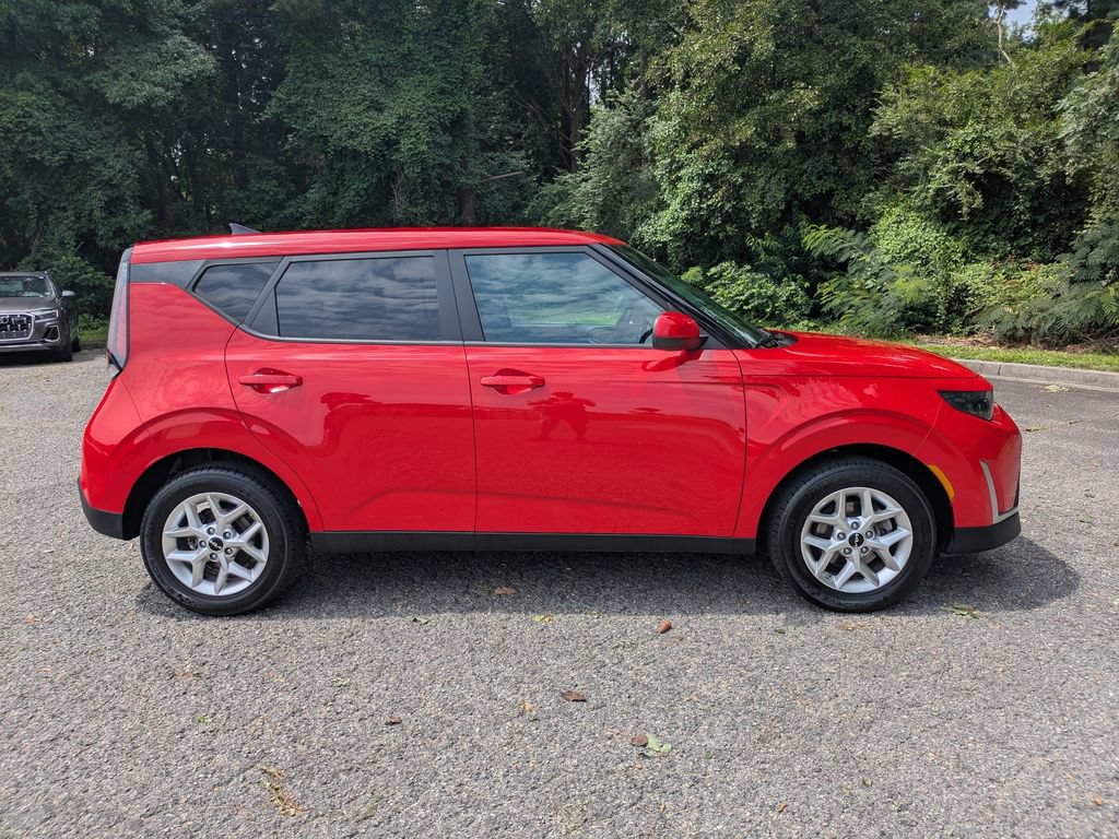 Used 2024 Kia Soul LX w/ LX Technology Package FWD image 3
