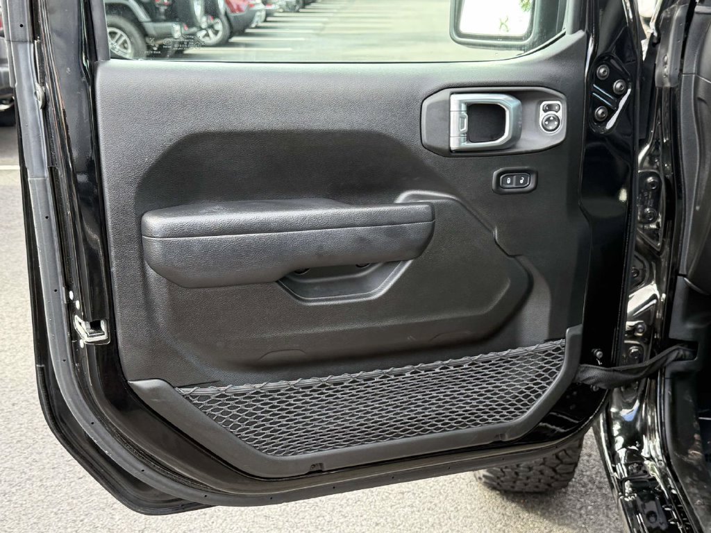 Used 2024 Jeep Wrangler Unlimited Rubicon 4xe w/ Convenience Group AWD/4WD image 29
