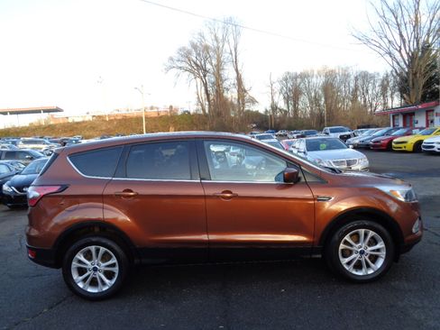 Used 2017 Ford Escape SE image 6
