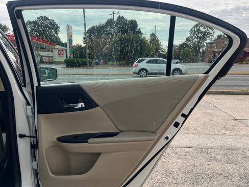 Used 2017 Honda Accord LX image 13