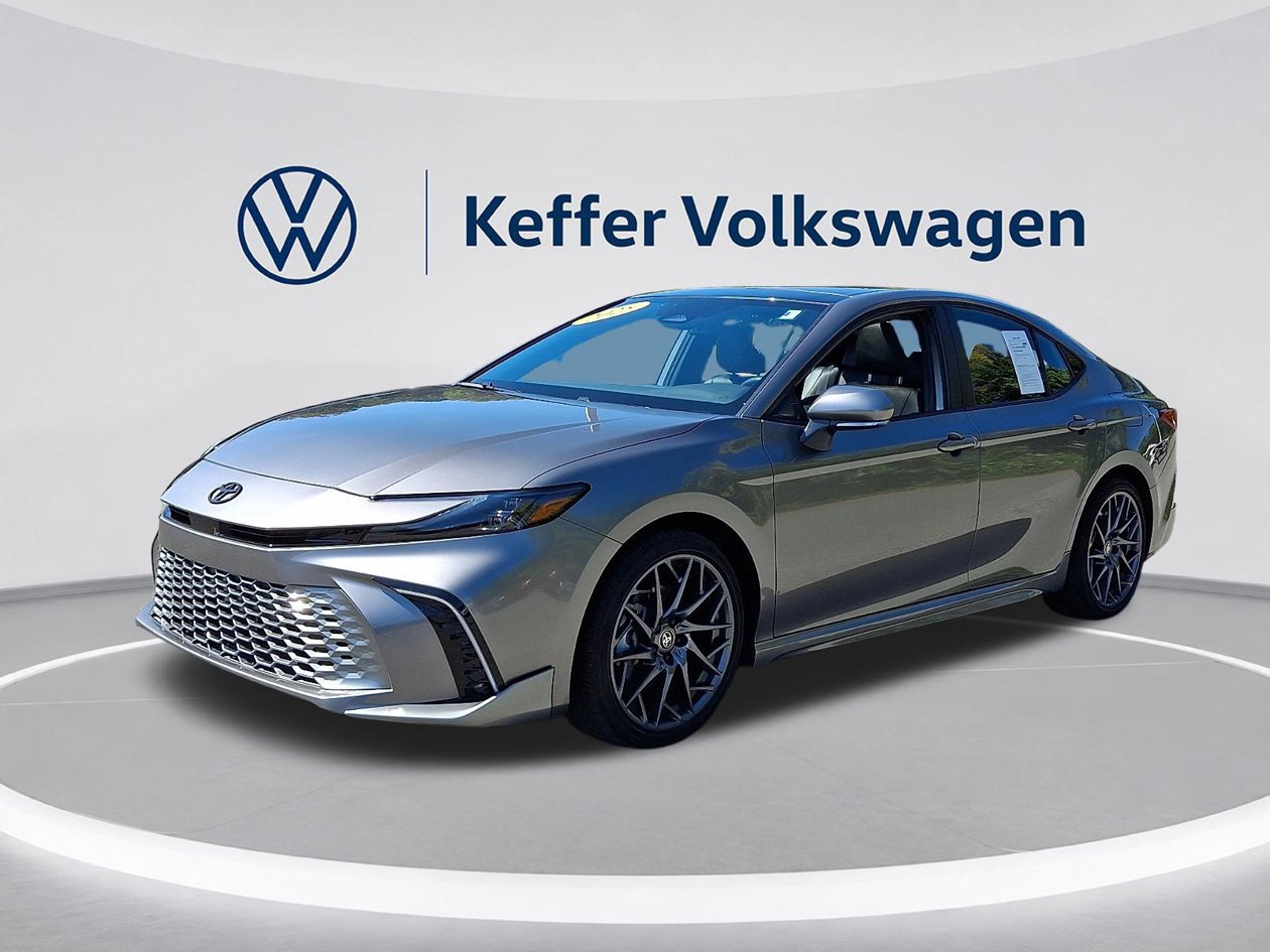 Used 2025 Toyota Camry XSE FWD image 3
