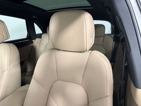 Certified 2025 Porsche Macan image 41