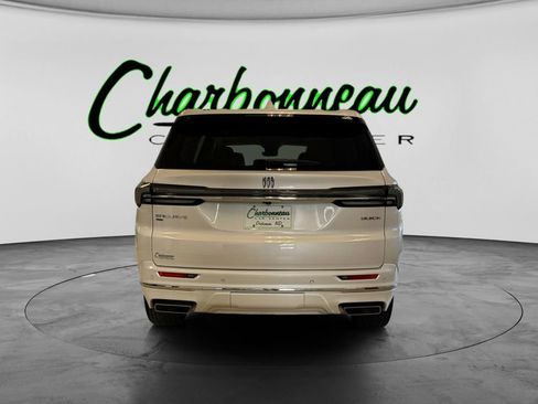 Used 2025 Buick Enclave Avenir w/ Super Cruise Package AWD/4WD image 4
