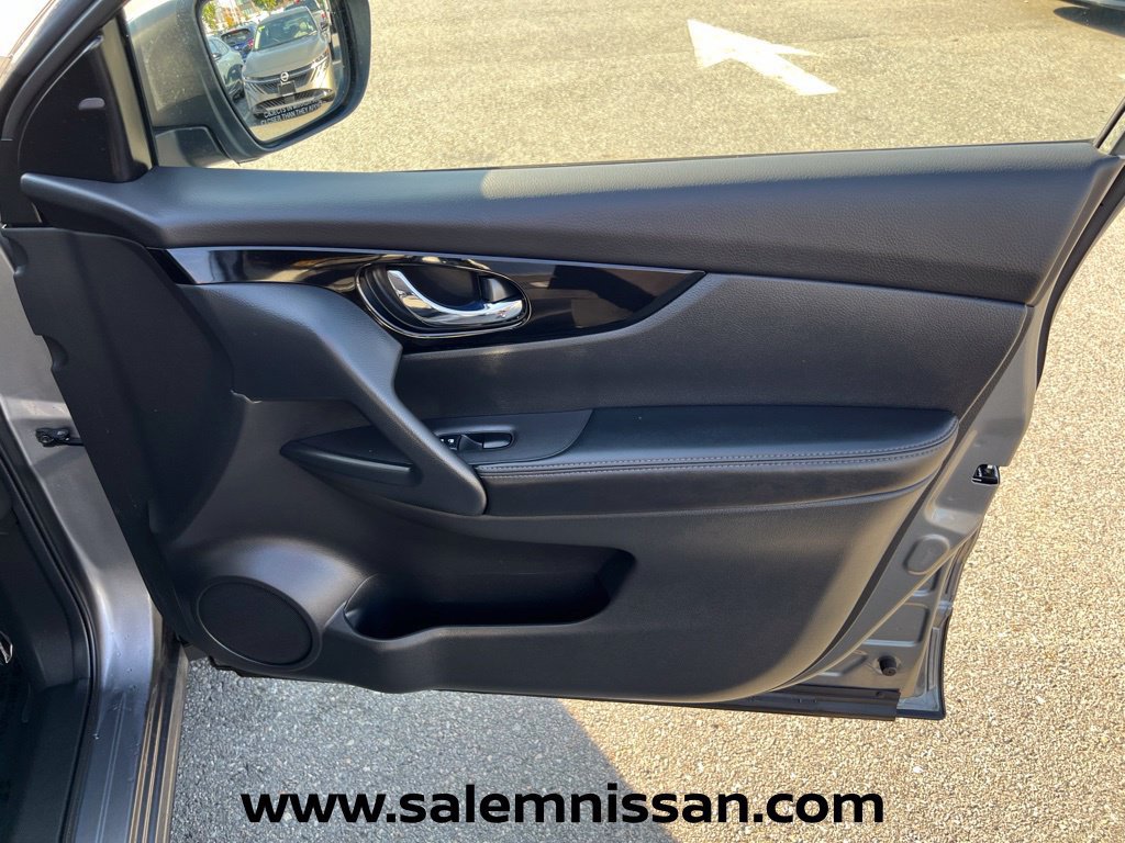 Used 2021 Nissan Rogue Sport SV AWD/4WD image 25