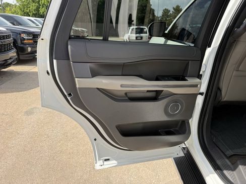 Used 2020 Ford Expedition XLT w/ Equipment Group 202A RWD image 15