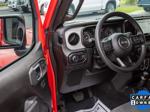 Used 2025 Jeep Gladiator Sport AWD/4WD image 12