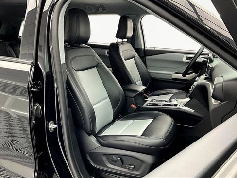 Used 2023 Ford Explorer XLT w/ Equipment Group 202A image 7