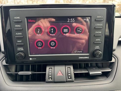 Used 2022 Toyota RAV4 XLE Premium image 21